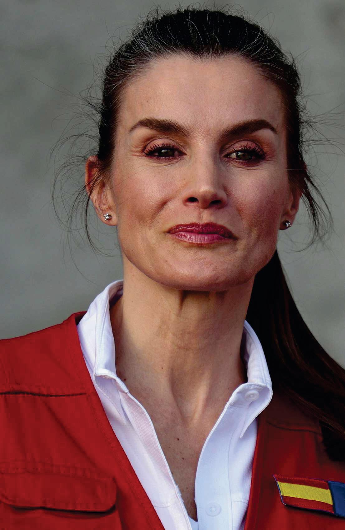 LETIZIA volcada con las mujeres y los niños de Cabo Verde