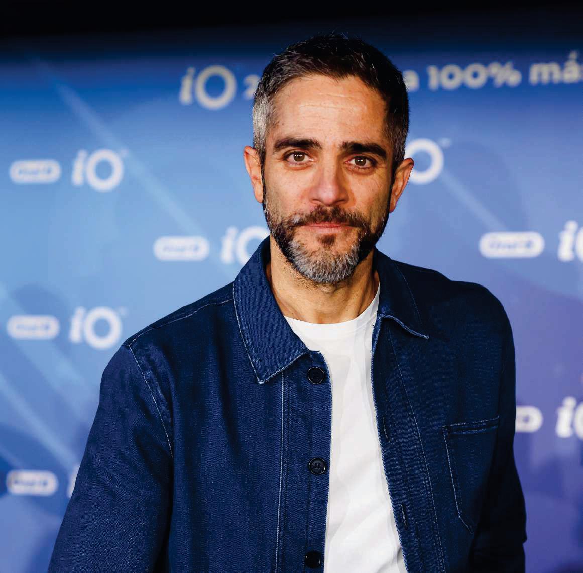 ROBERTO LEAL "Mi primer beso lo di a los 13 y con brackets"