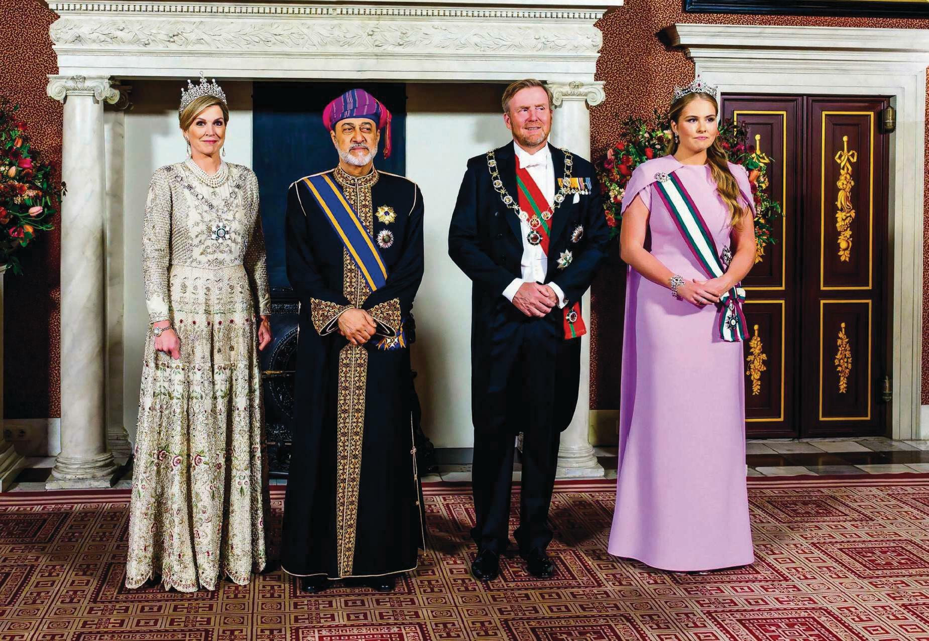 MÁXIMA Y AMALIA DE PAÍSES BAJOS brillan en su última cena de gala