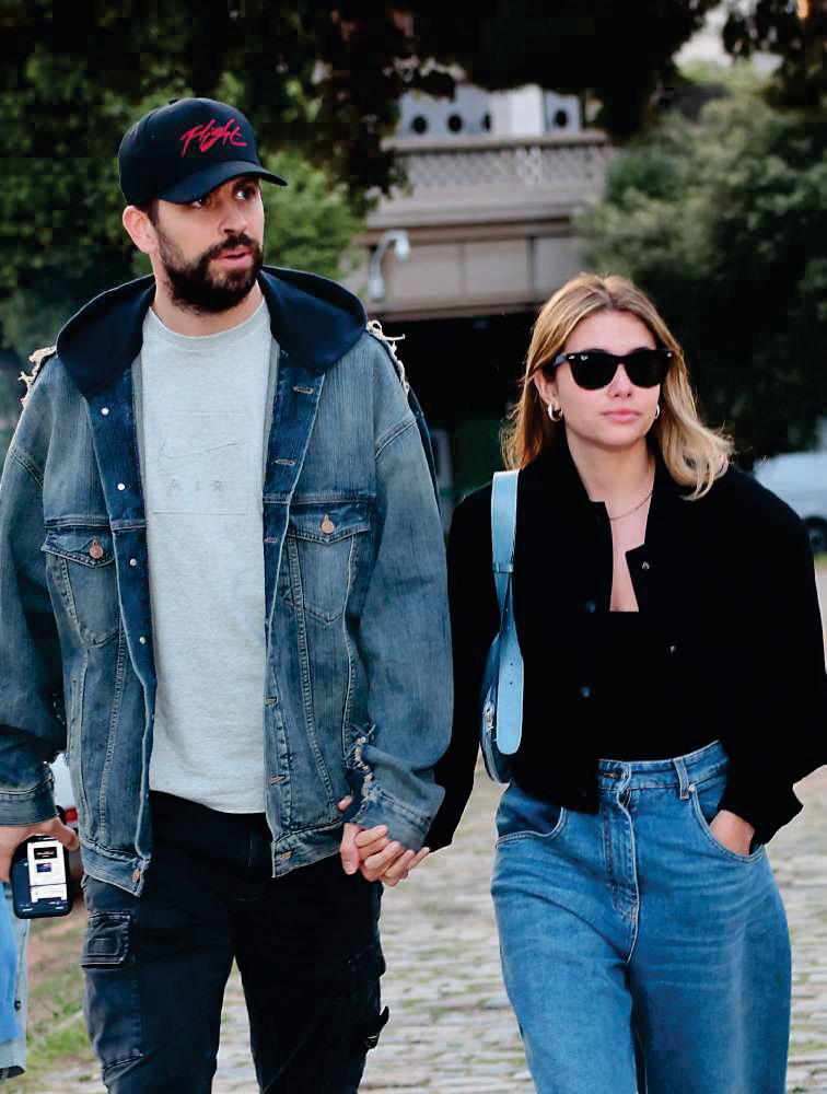 GERARD PIQUE Y CLARA CHÍA siguen juntos y felices