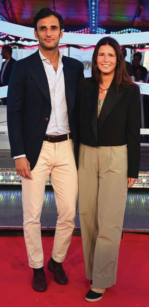CAYETANA RIVERA cada vez más unida a su chico, Manu Vega