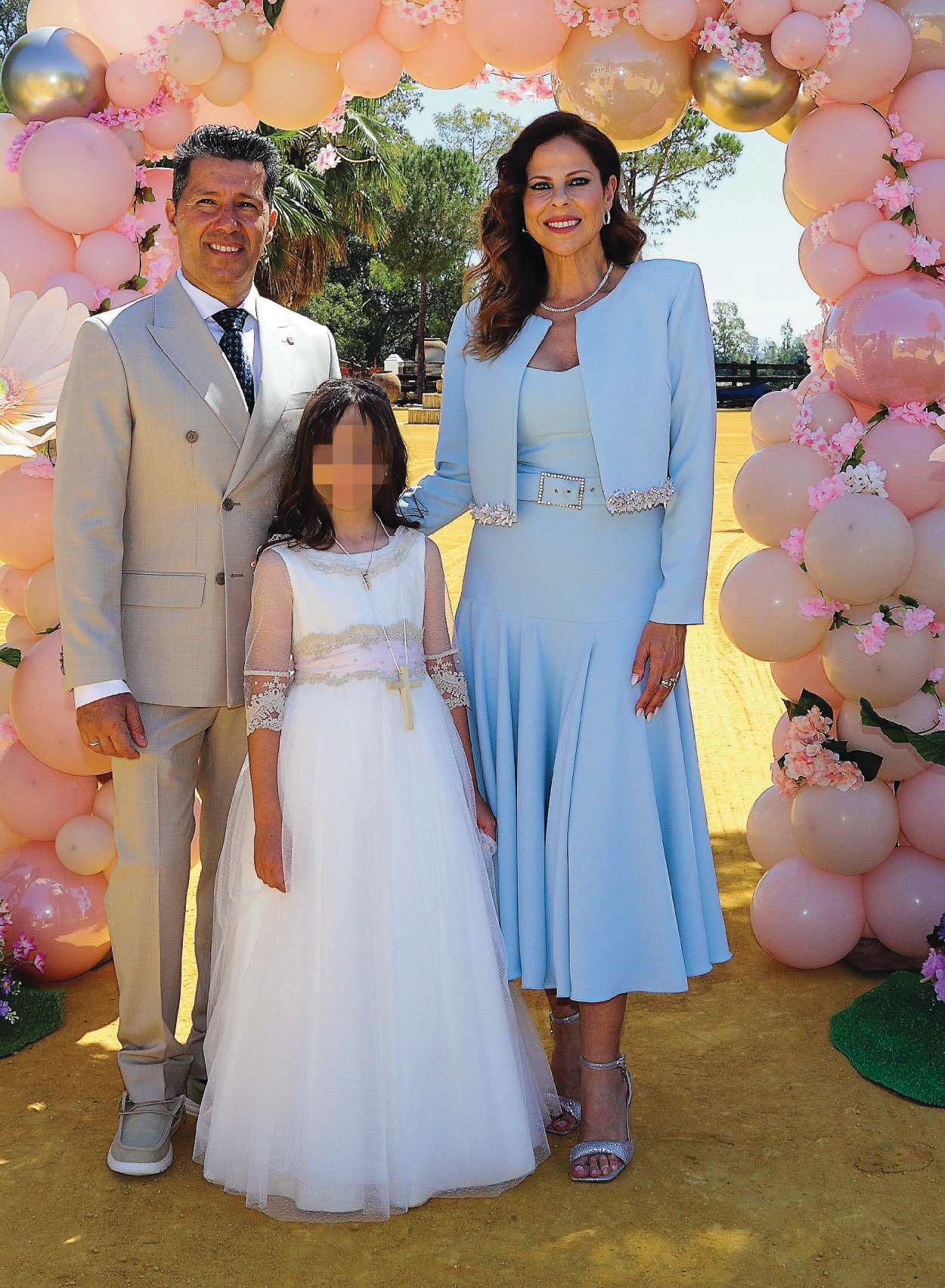 PASTORA SOLER celebra la Comunión de su hija Estrella