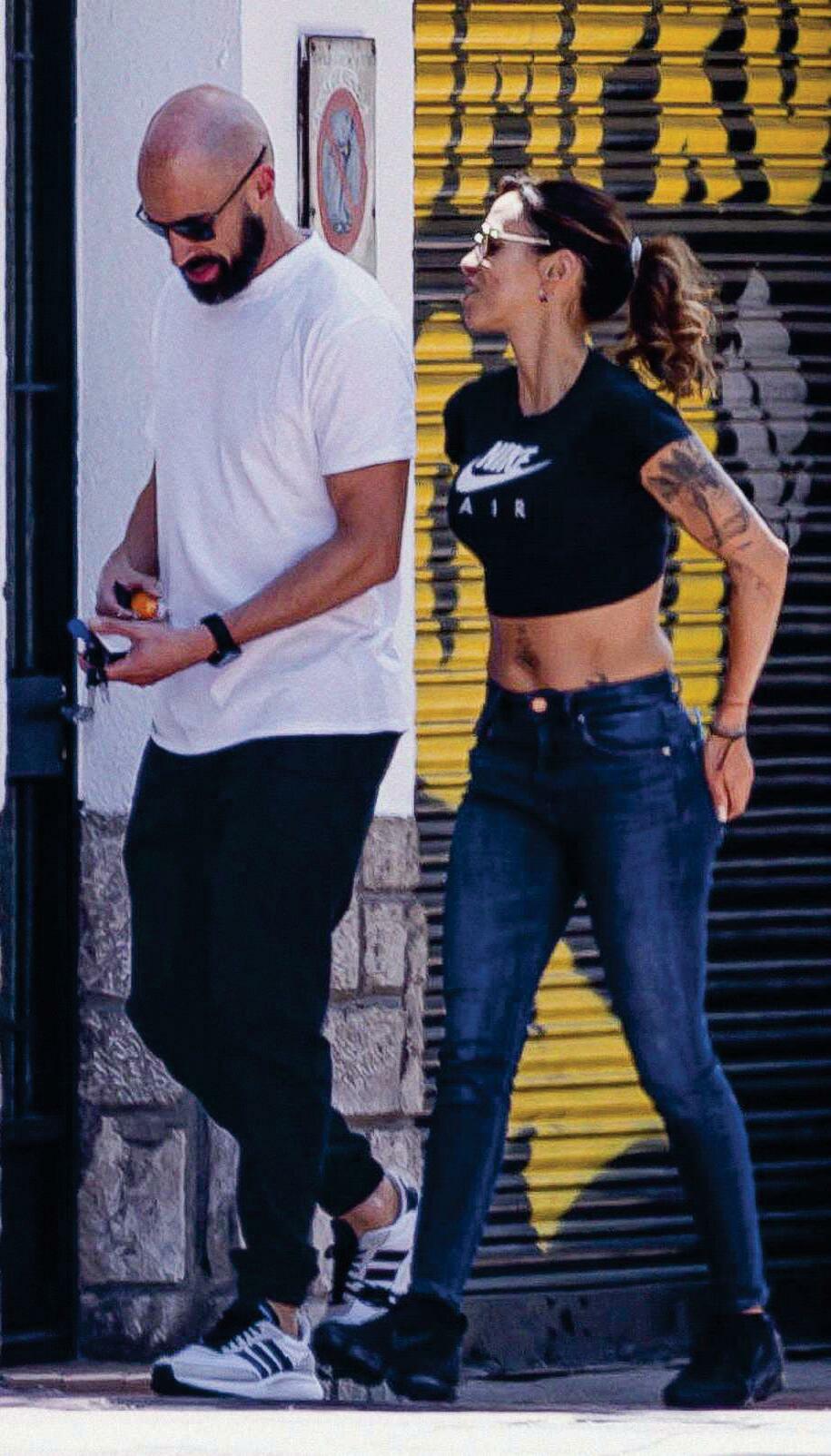 PAOLA OLMEDO besos y risas con su hombre “alfa”