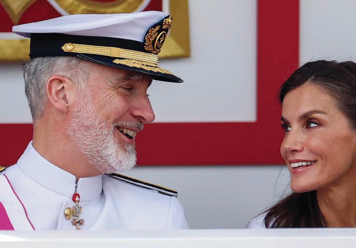 FELIPE Y LETIZIA muy cómplices en Canarias