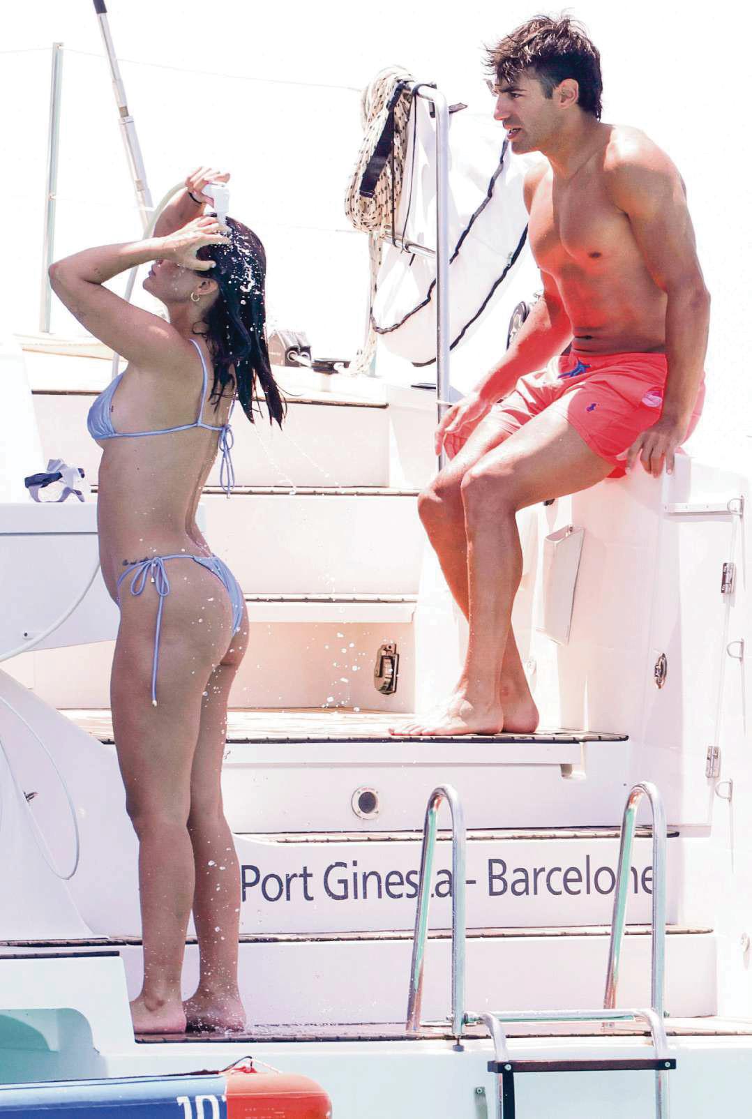 LAURA ESCANES Y JOAN VERDÚ pasión en Ibiza en su primer verano juntos