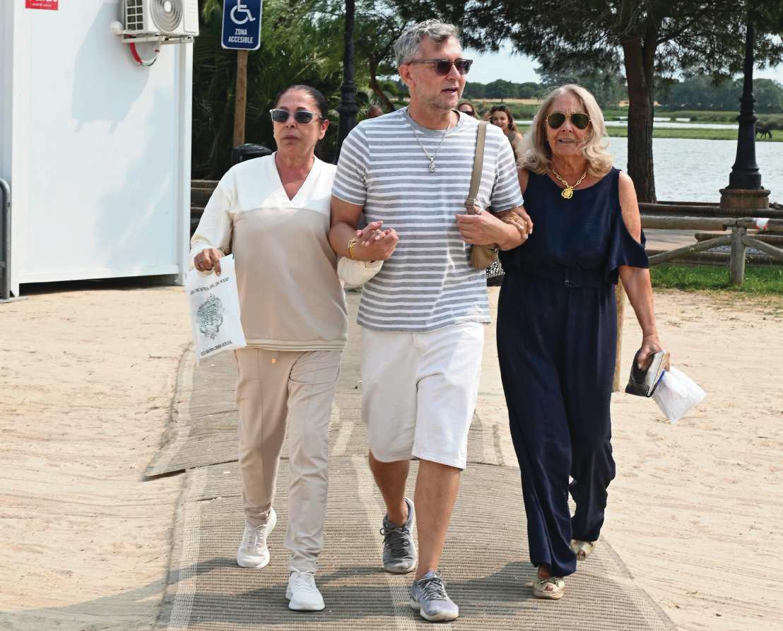 ISABEL PANTOJA las esperadas fotos de su visita a El Rocío