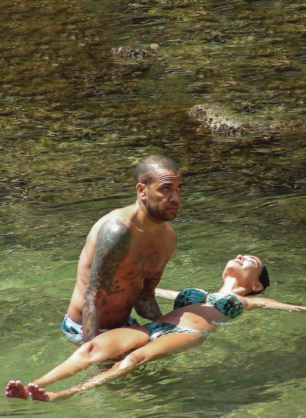 JOANA SANZ Y DANI ALVES escapada a la Costa Brava por el 33 cumpleaños de ella