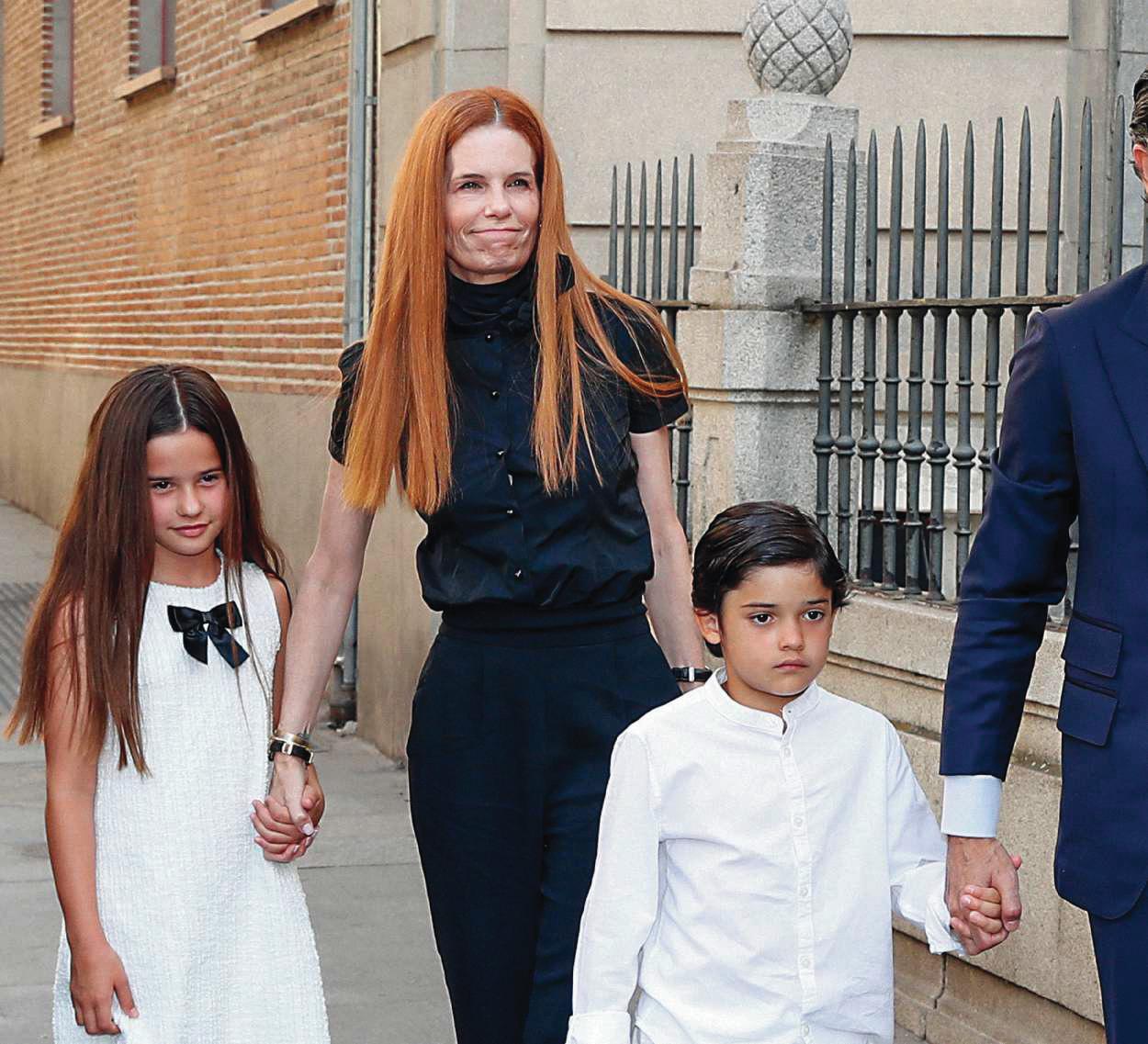 OLIVIA DE BORBÓN despide a su padre rodeada de amigos y familiares