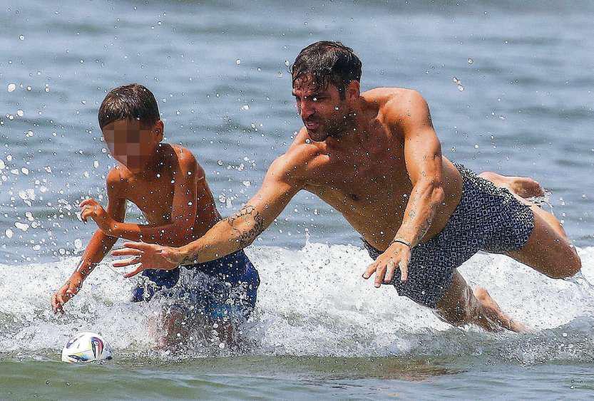 CESC FABREGAS vacaciones familiares en La Toscana