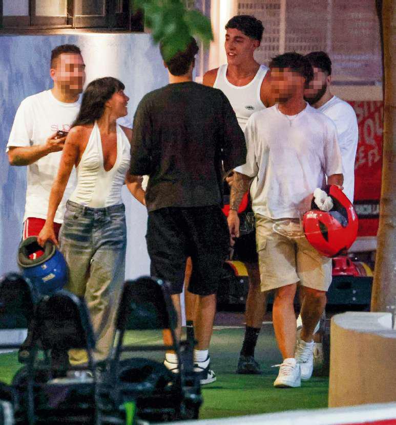 AITANA celebra junto a Plex su 26 cumpleaños
