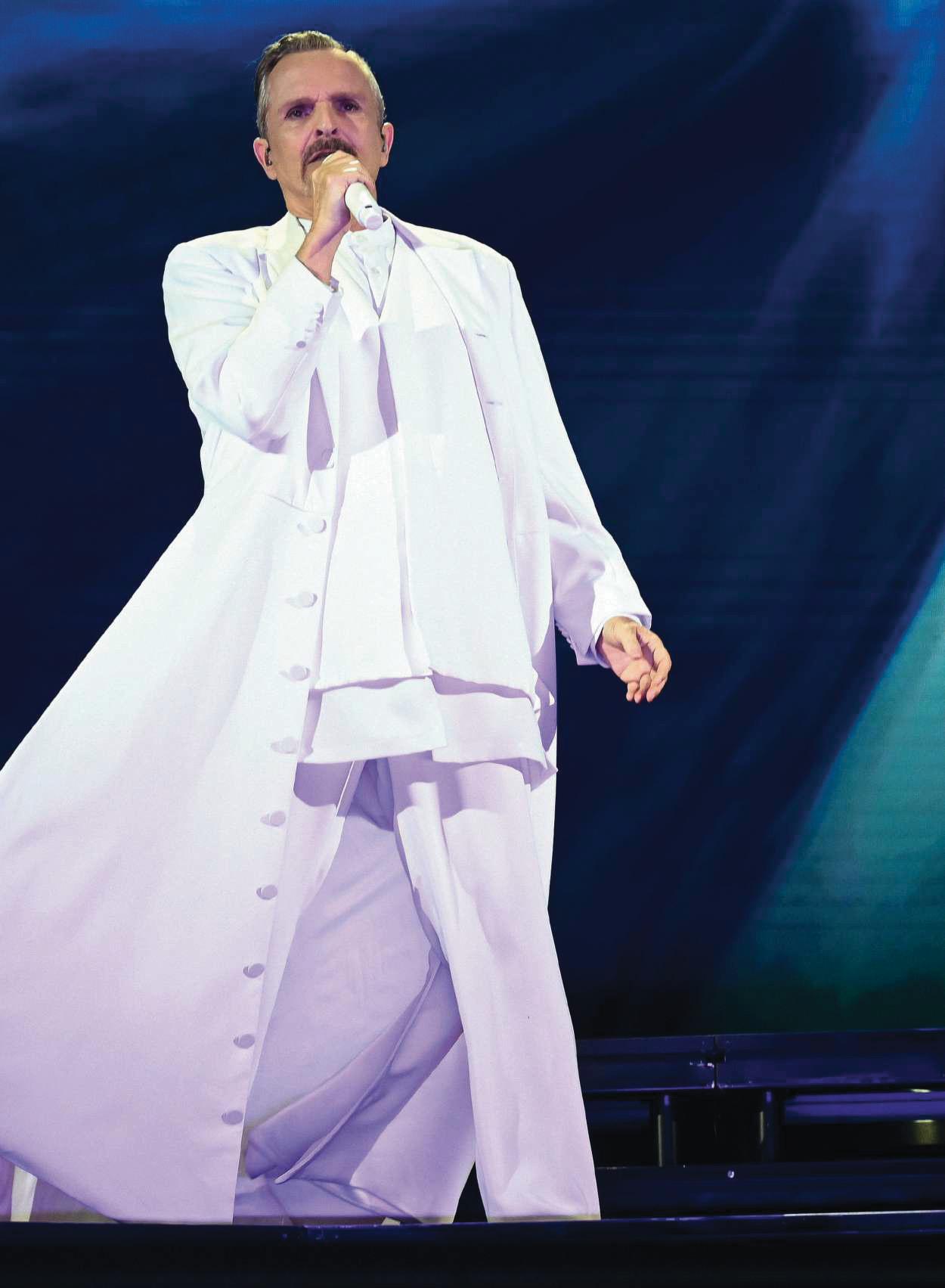 MIGUEL BOSÉ arrasa en Sevilla