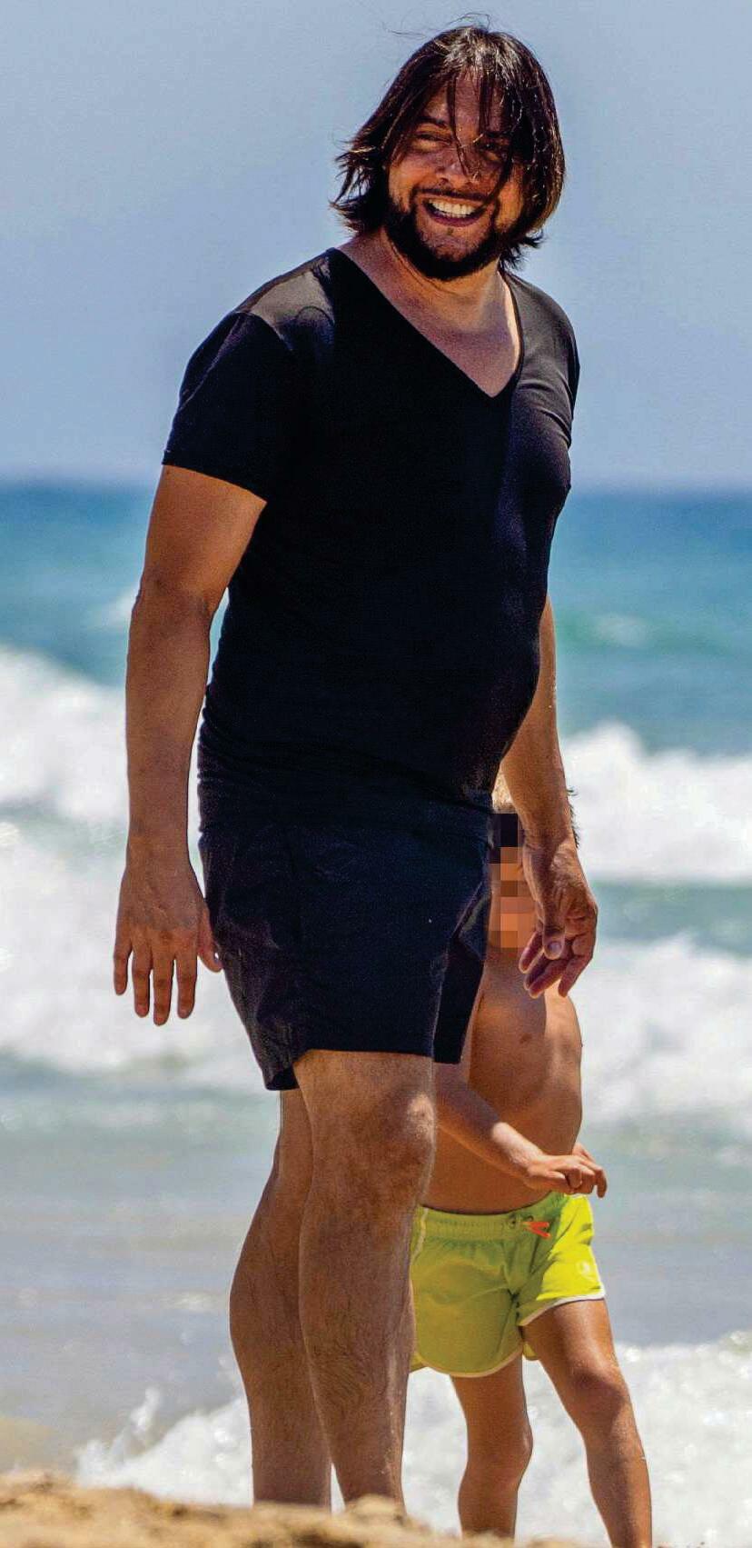 JOAQUÍN CORTÉS descanso playero en familia