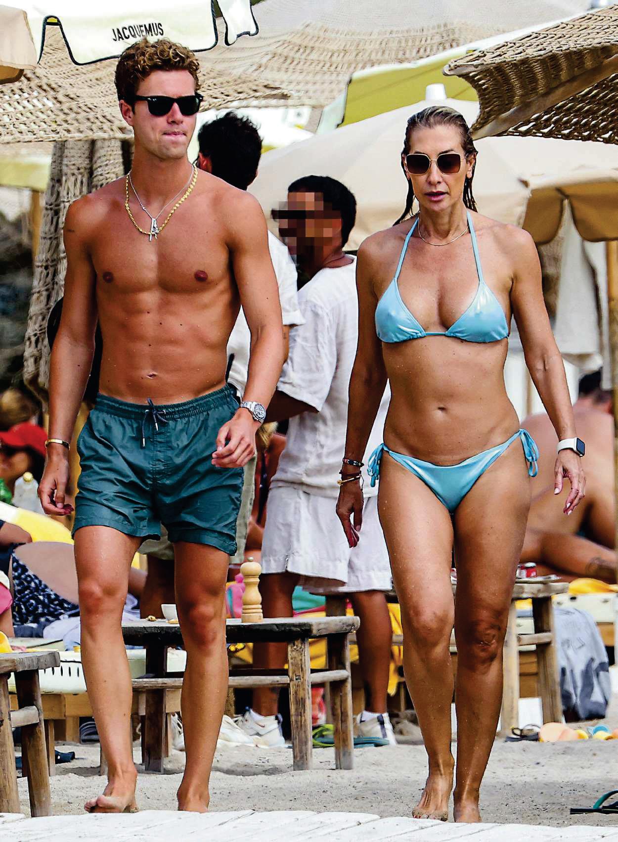 MÓNICA PONT en Ibiza con su hijo tras meses de polémicas