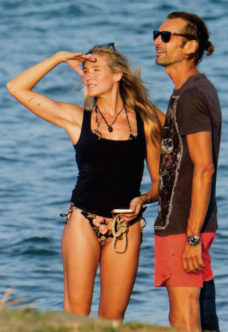 PATRICIA MONTERO le regala una escapada playera a Alex Adrover
