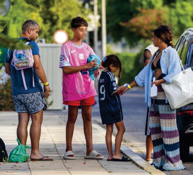 GLORIA CAMILA - al parque acuático con su sobrina Rocío y José Fernando