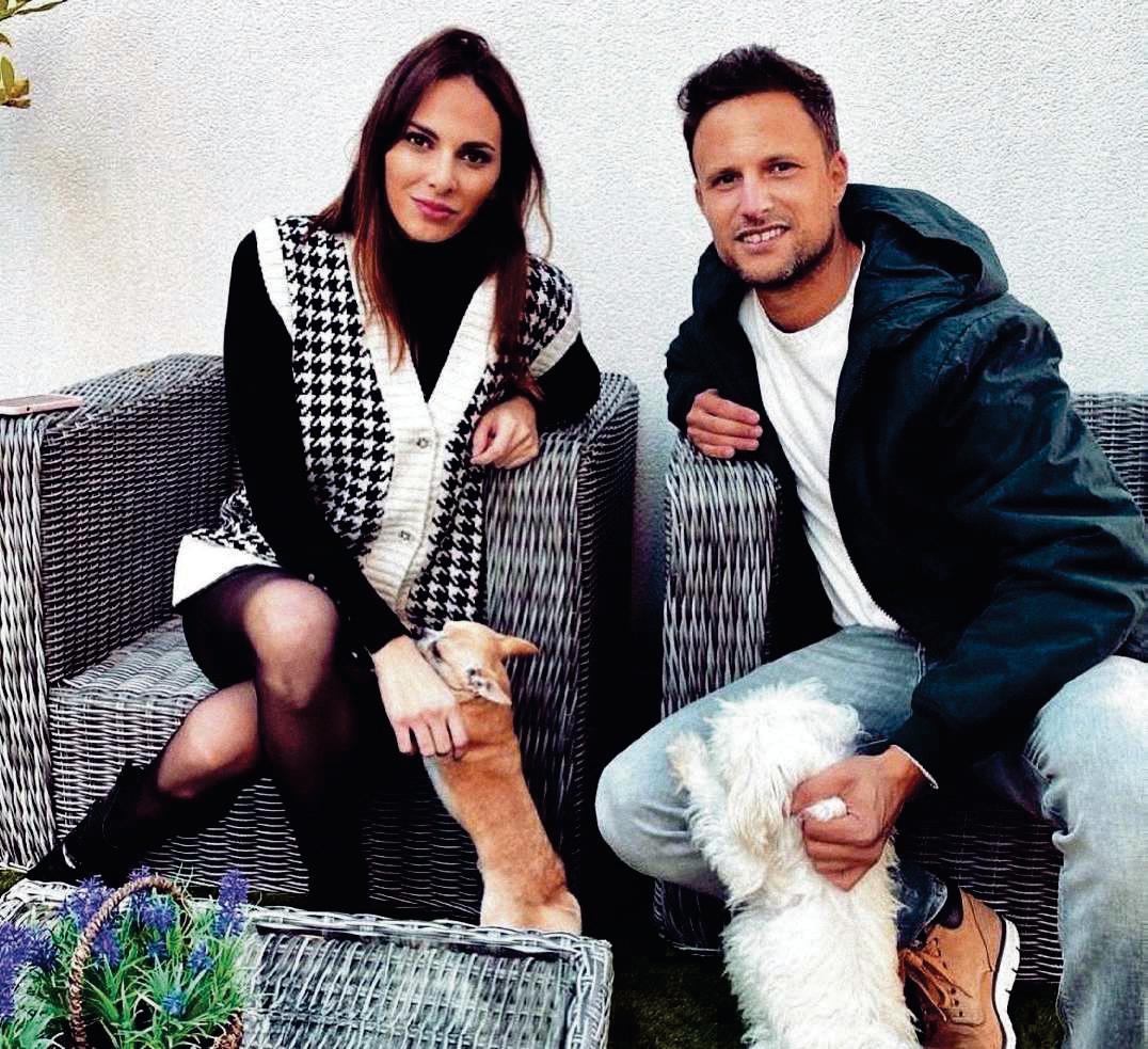 IRENE ROSALES se lleva a su novio al cumpleaños de su hermana