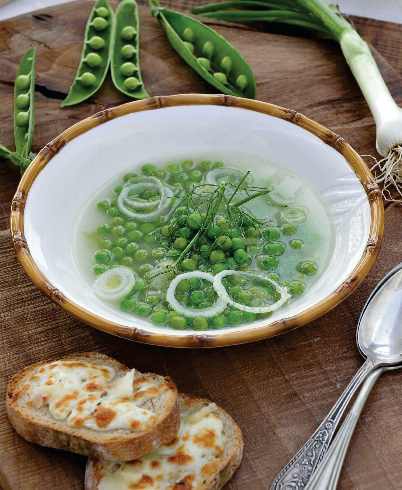 Sopa de guisantes e hinojo