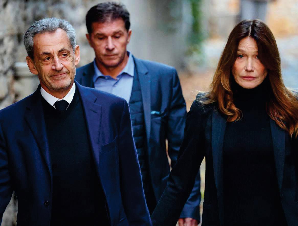 NICOLAS SARKOZY Carla Bruni, hundida, le despide antes de ingresar en prisión