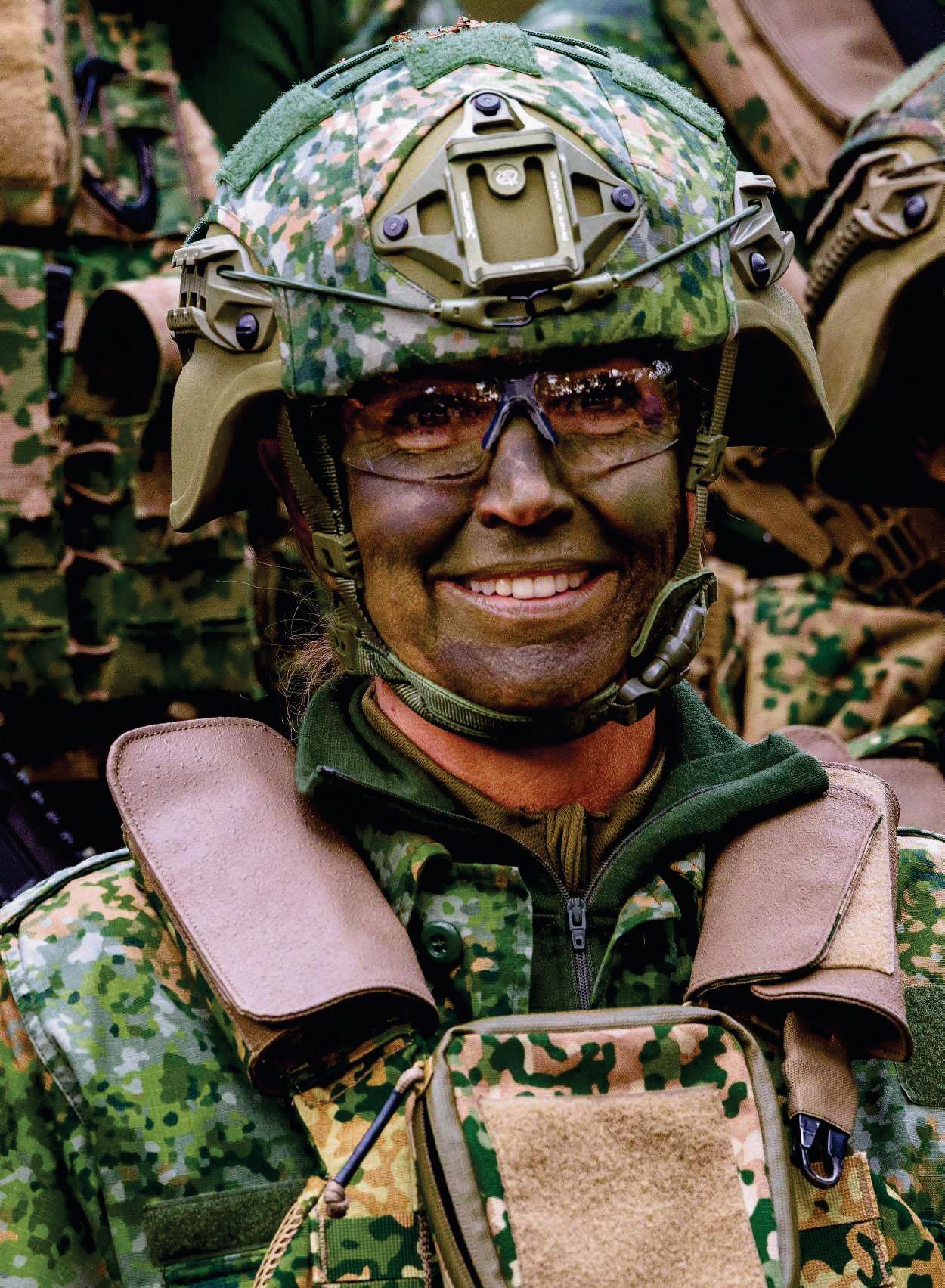 MÁXIMA DE PAÍSES BAJOS de camuflaje y en el barro