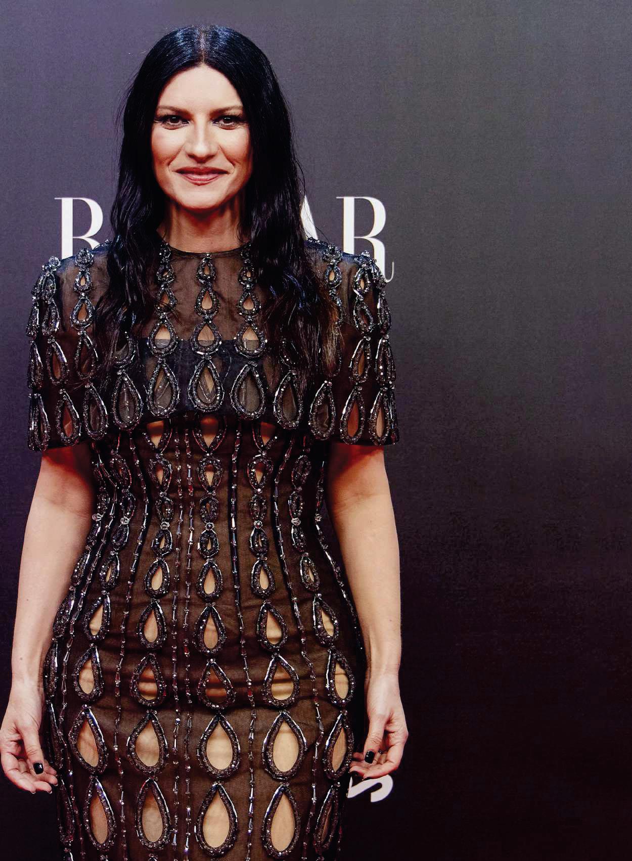 LAURA PAUSINI Y EMMA ROBERTS eclipsan en la fiesta de las mujeres