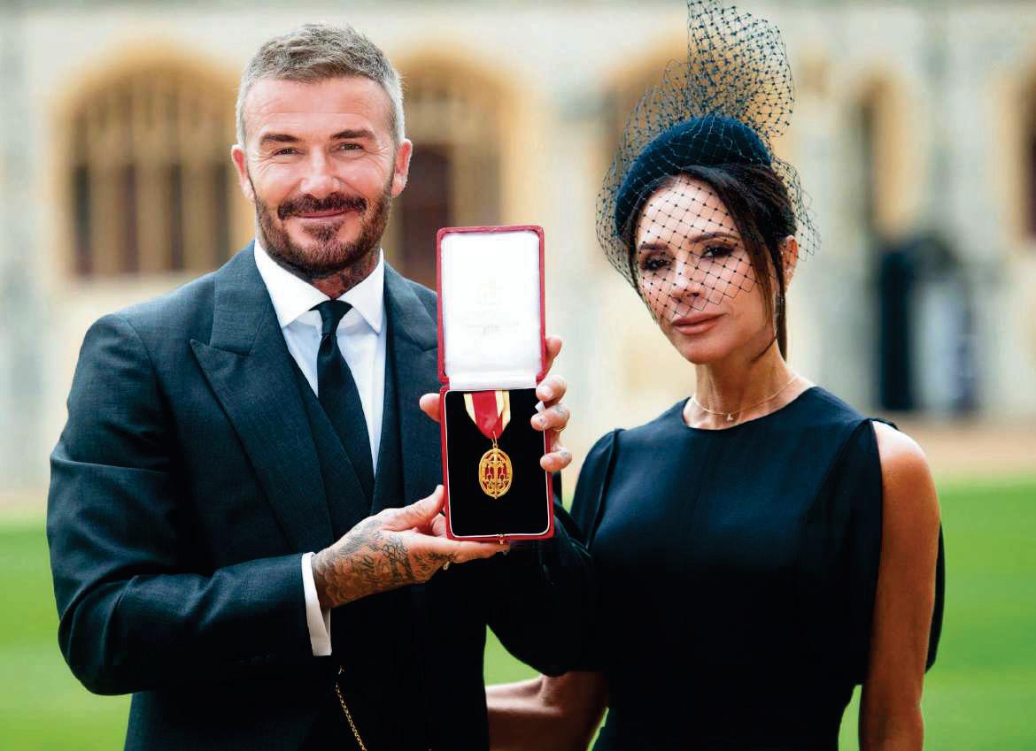 DAVID BECKHAM recibe el título de Caballero por el rey Carlos III