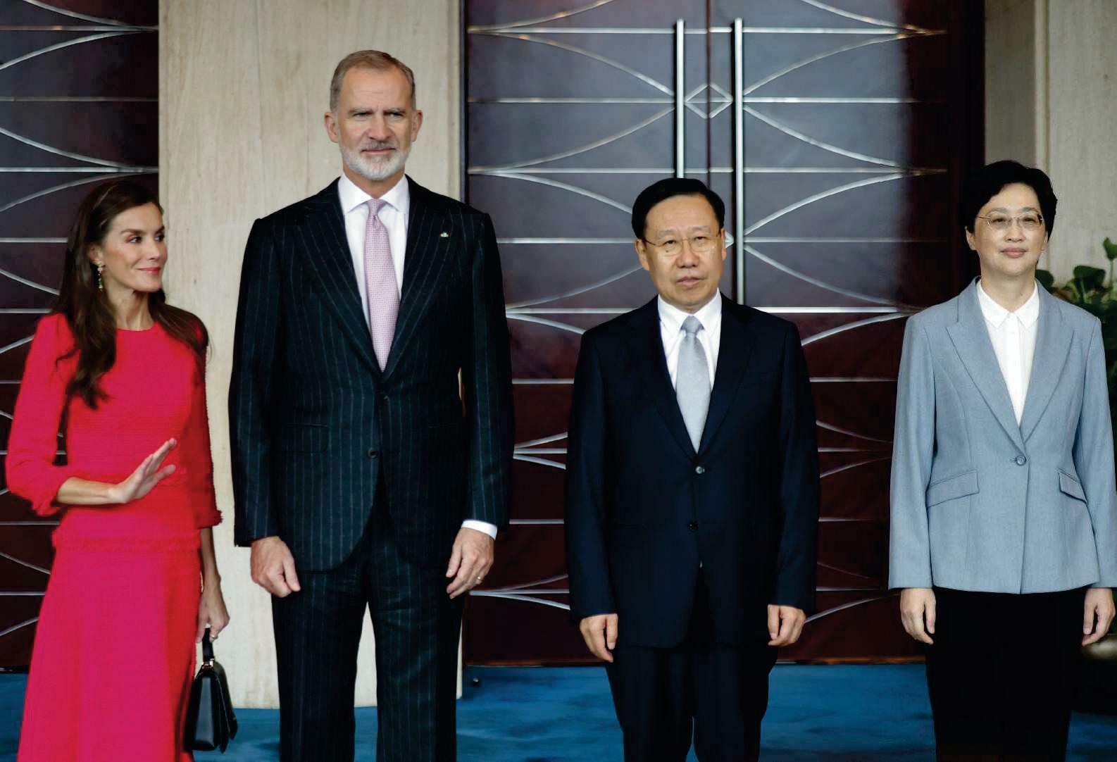 "LETIMANIA" en China, la Reina triunfa en su visita de Estado