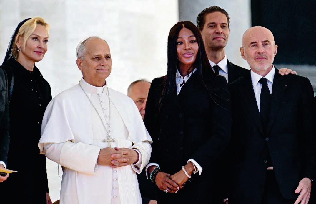 EL PAPA se reúne en el Vaticano con celebrities del cine, la moda y la canción