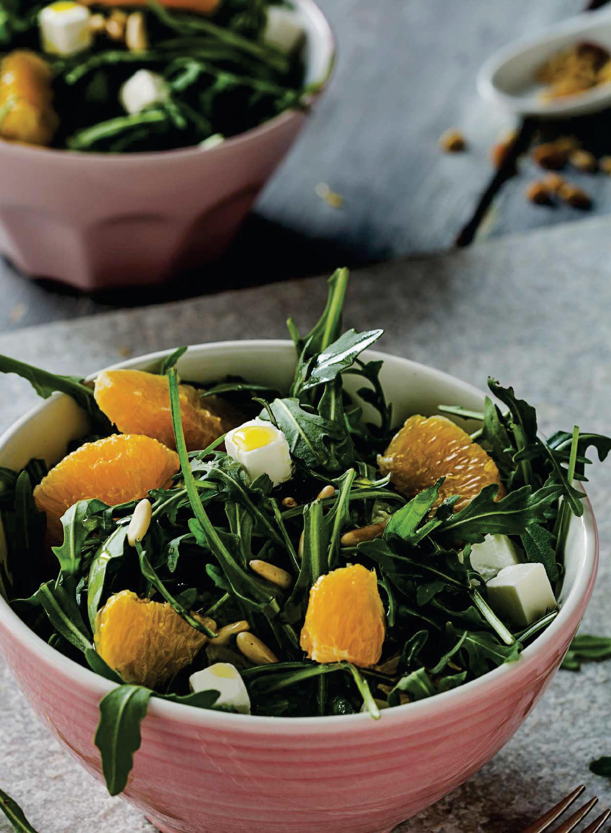 Ensalada de rúcula, naranja y nueces