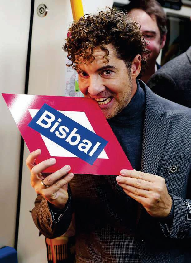 DAVID BISBAL inaugura la Navidad en el Metro de Madrid