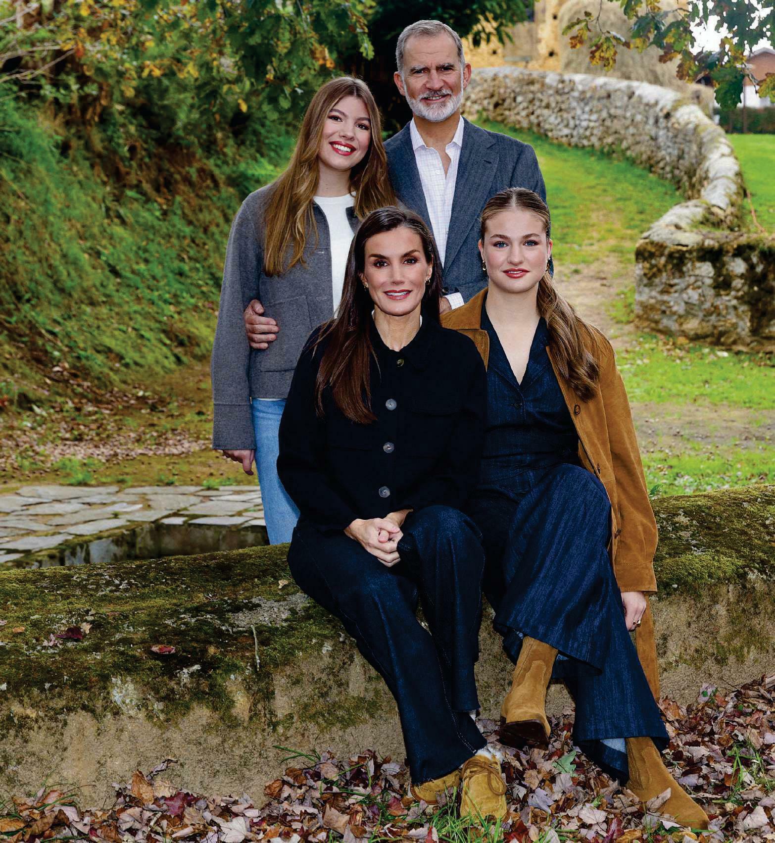FAMILIA REAL dos Christmas: en plena naturaleza... y los perros de Doña Sofía