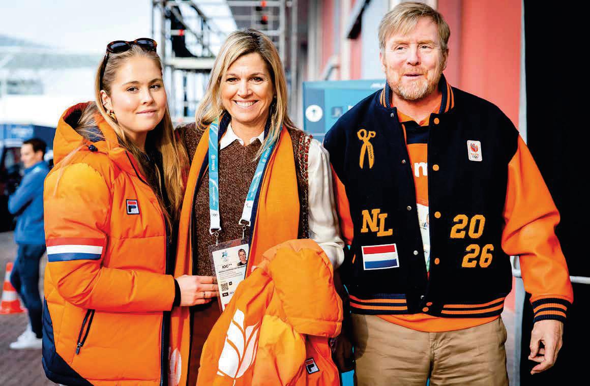 AMALIA, MÁXIMA Y GUILLERMO con los deportistas de Países Bajos