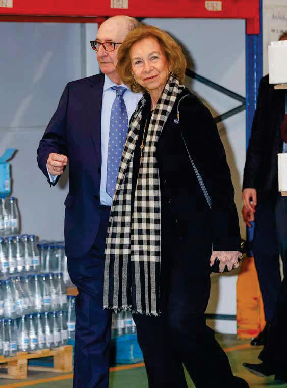 DOÑA SOFÍA reaparece con una sonrisa