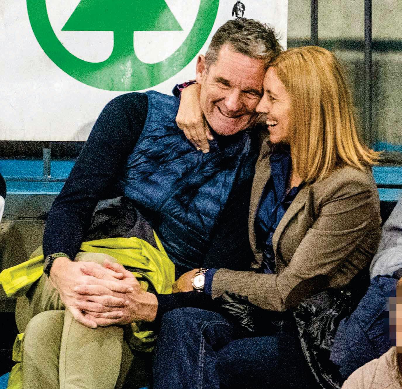 URDANGARIN Y AINHOA ARMENTIA desmienten su crisis con besos