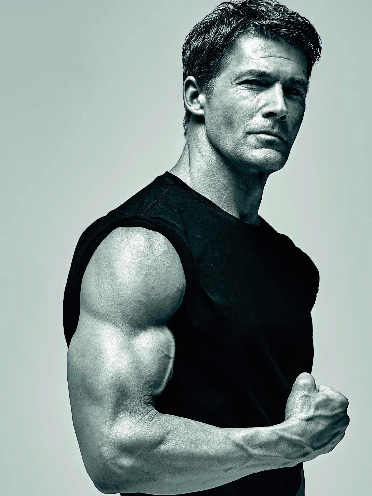 GREGG AVEDON: CÓMO ESTAR ASÍ CON 60 AÑOS Y MÁS DE 50 PORTADAS EN MEN'S HEALTH