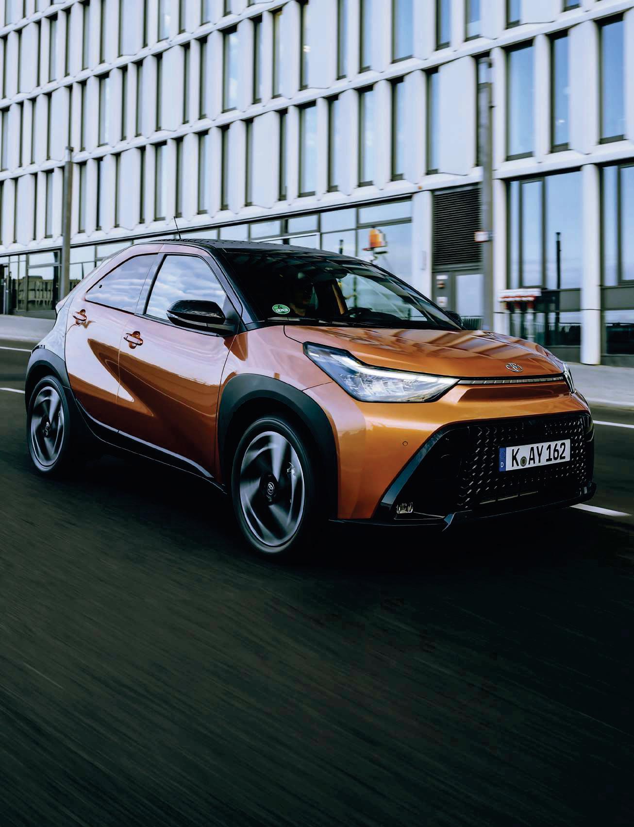 TOYOTA AYGO X CROSS HYBRID NO PODÍA FALTAR
