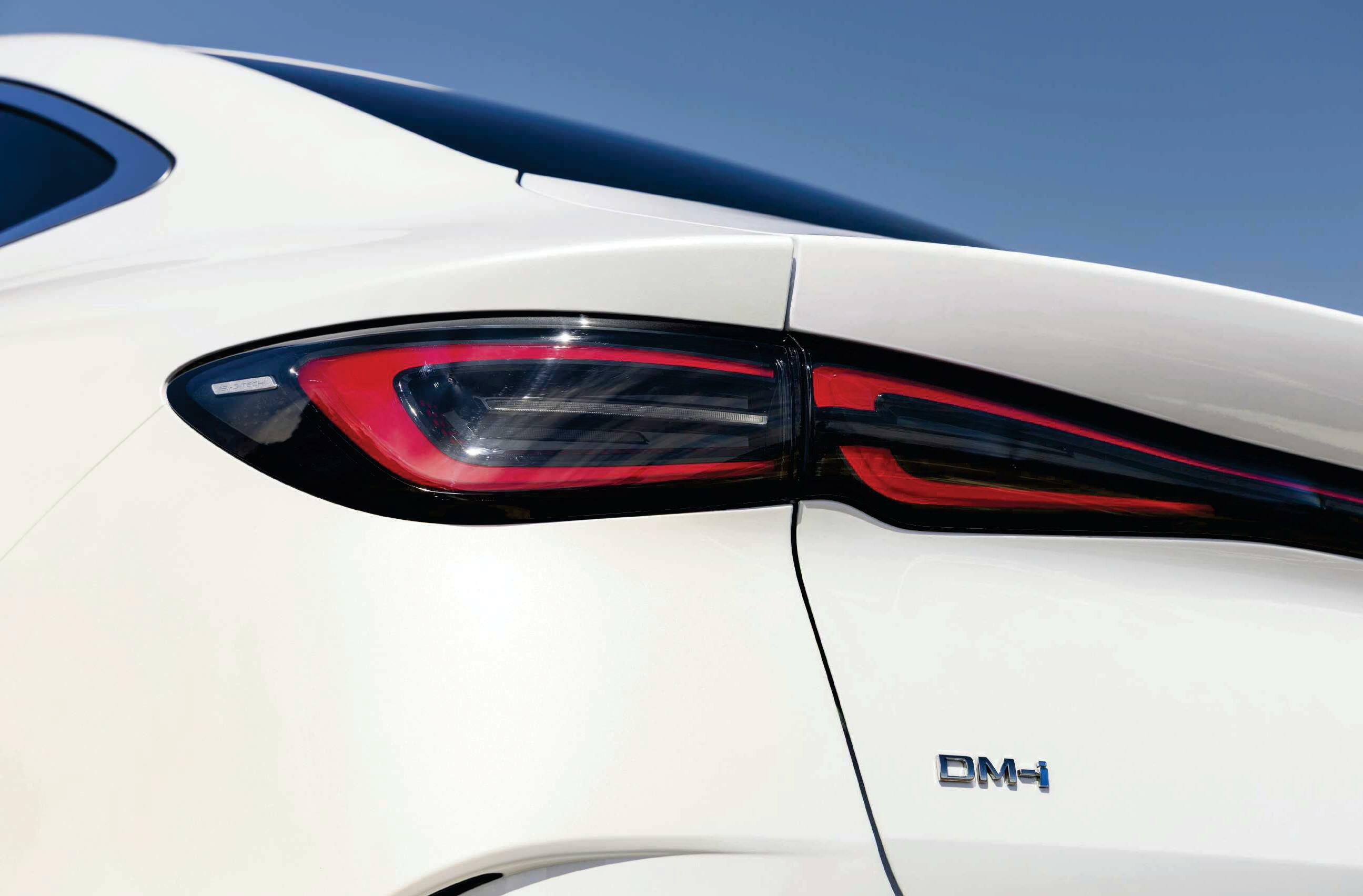 BYD SEAL 6 DM-i MIRA LEJOS