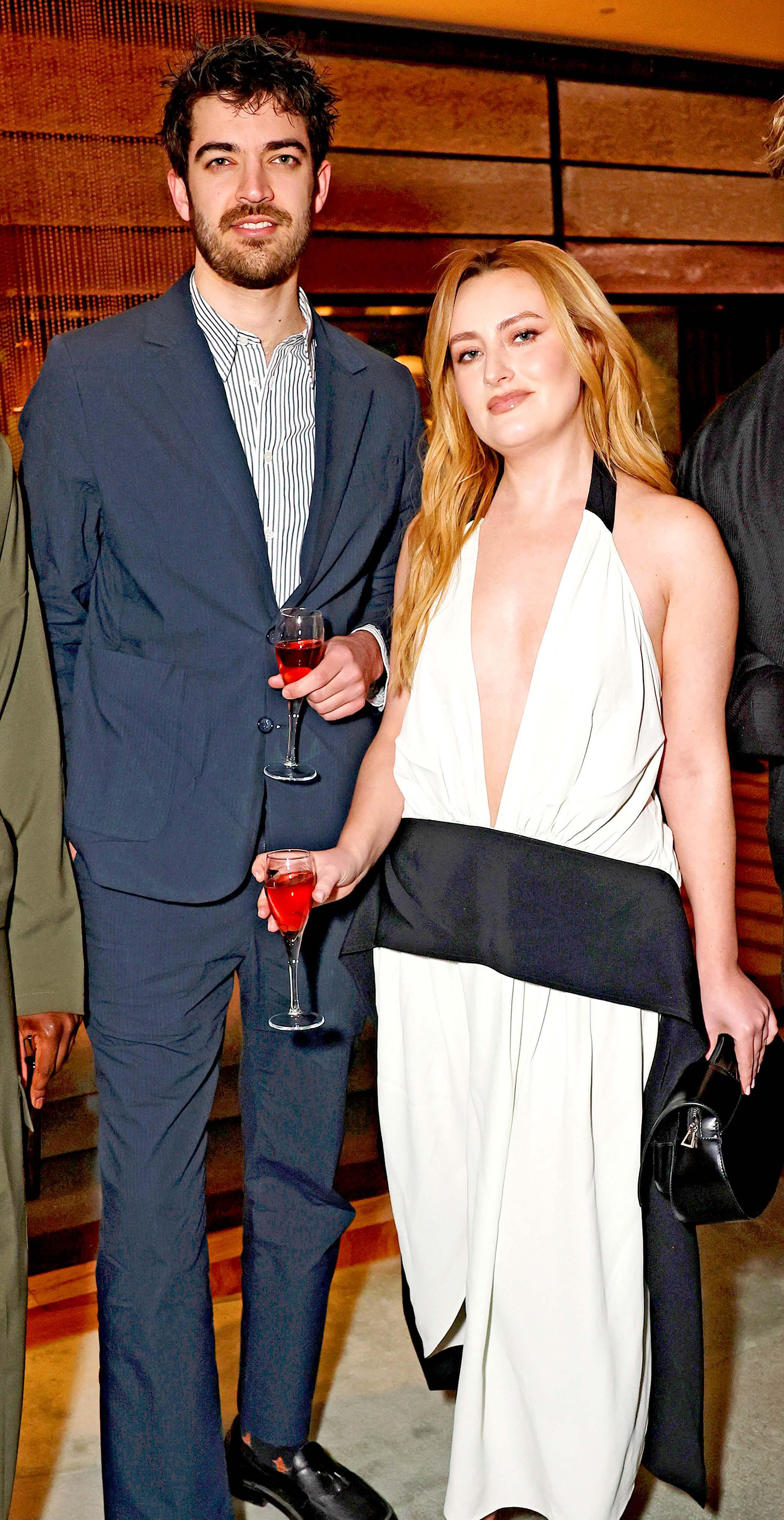 AMELIA DIMOLDENBERG DATING THE WRONG GUY?