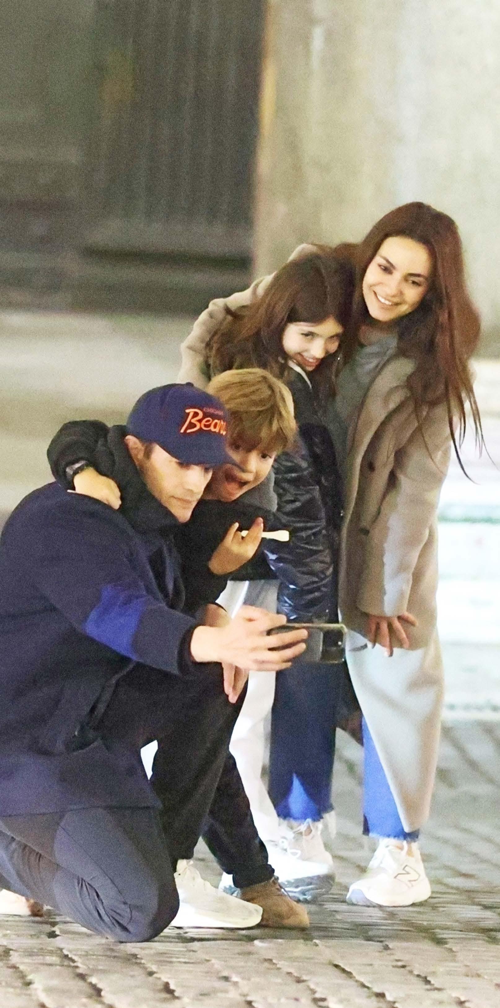 Ashton Kutcher & Mila Kunis FAMILY ESCAPE