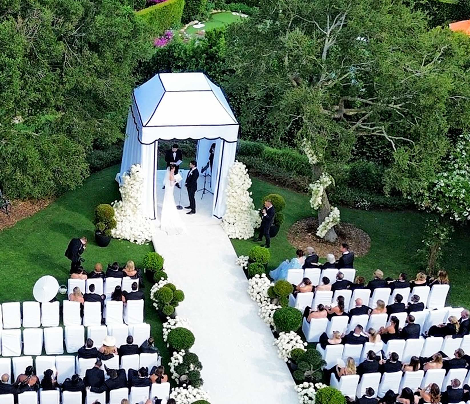 HAILEE STEINFELD HAPPILY HITCHED