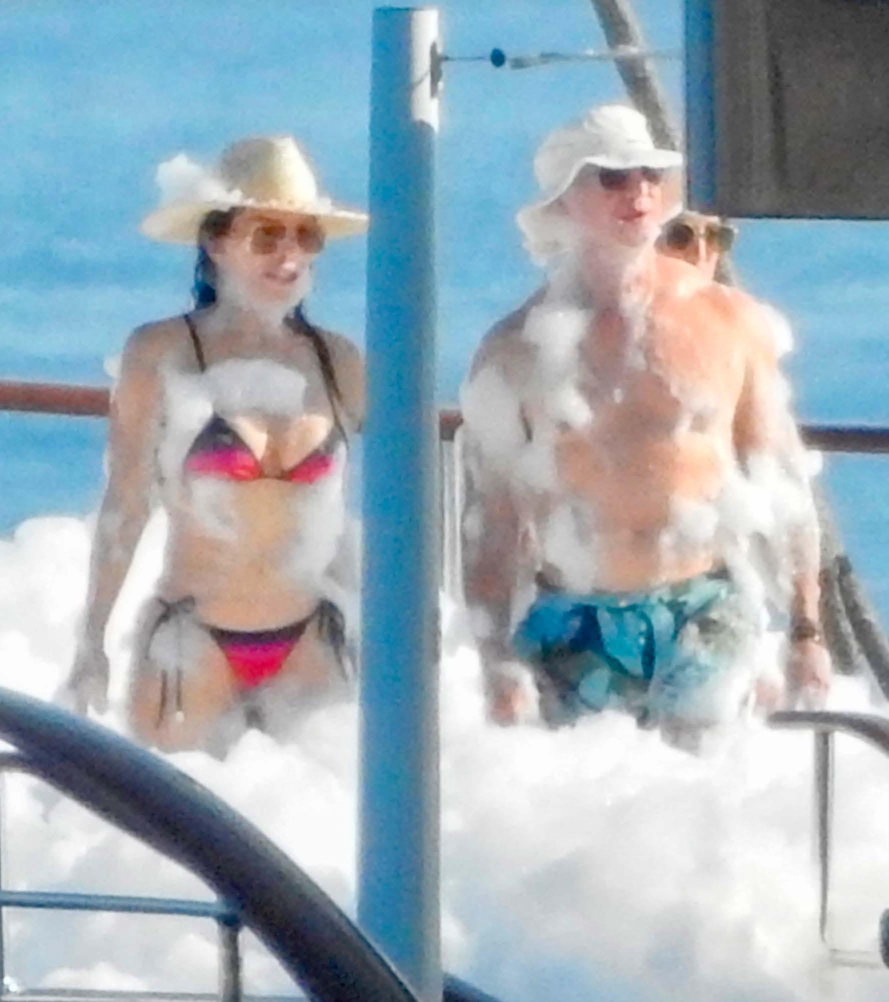 LAUREN SÁNCHEZ & JEFF BEZOS: WEDDING DRAMA