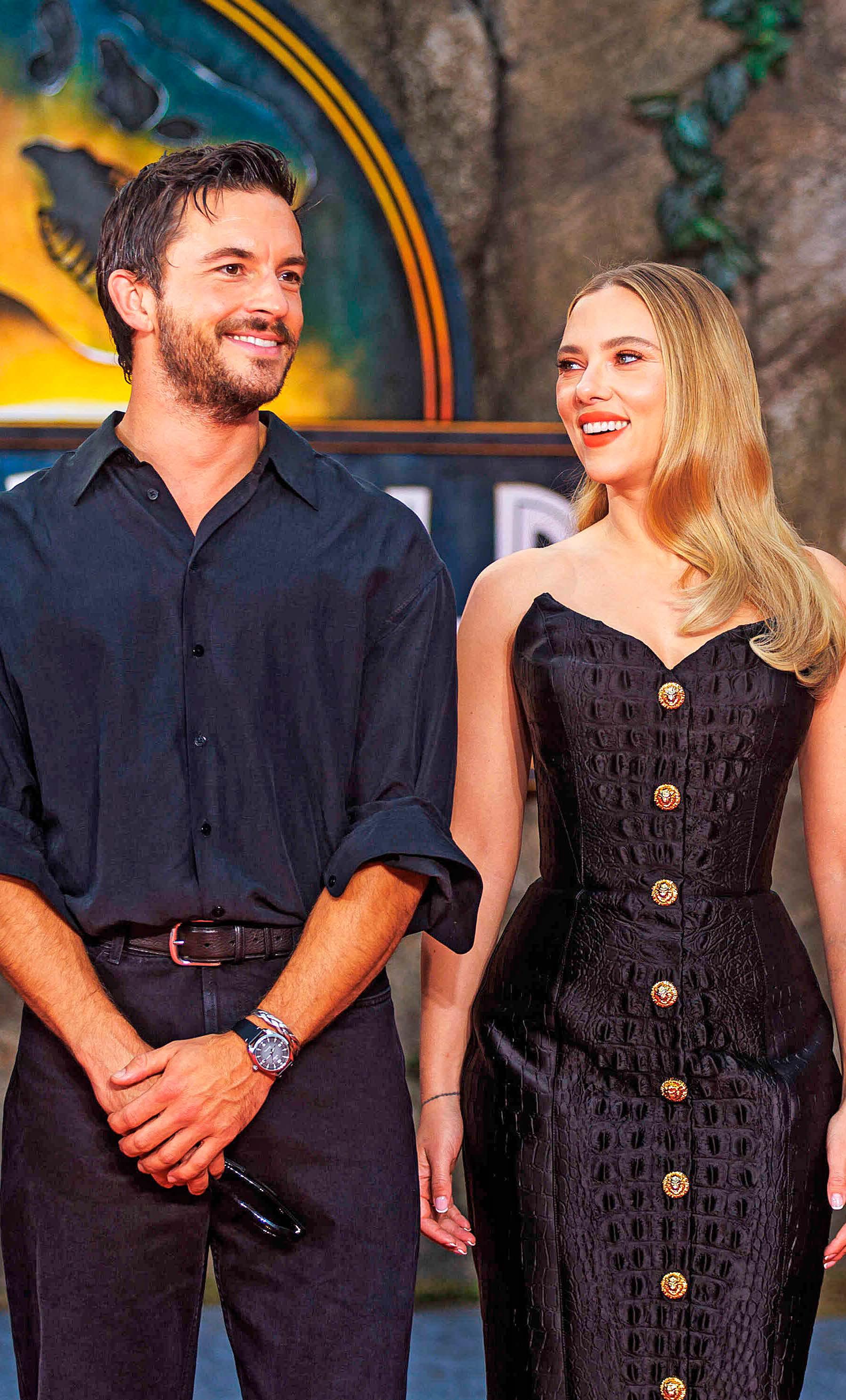 JONATHAN BAILEY & SCARLETT JOHANSSON: APEX ADVENTURE