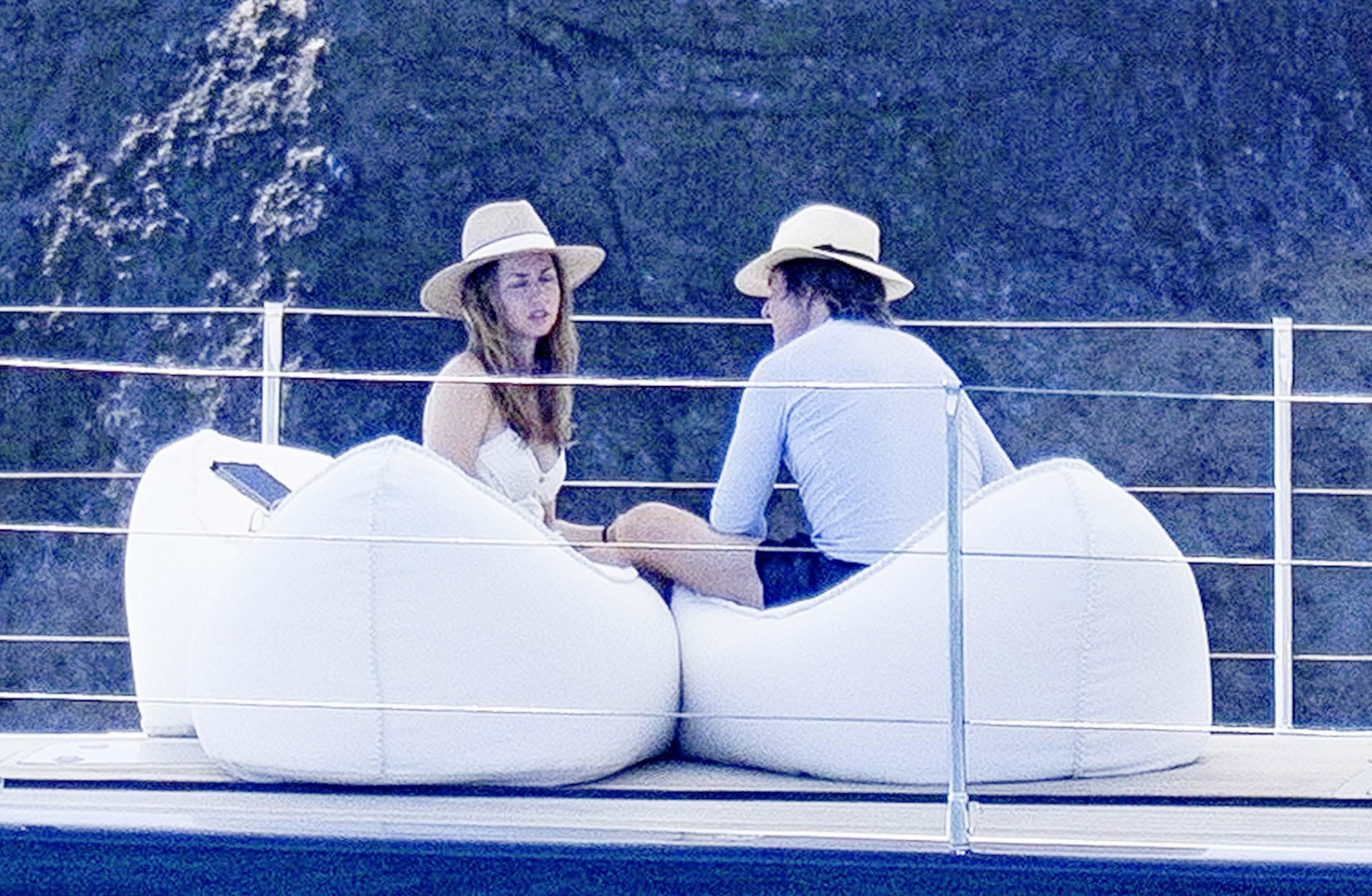 TOM CRUISE & ANA DE ARMAS ROMANCE HEATING UP?