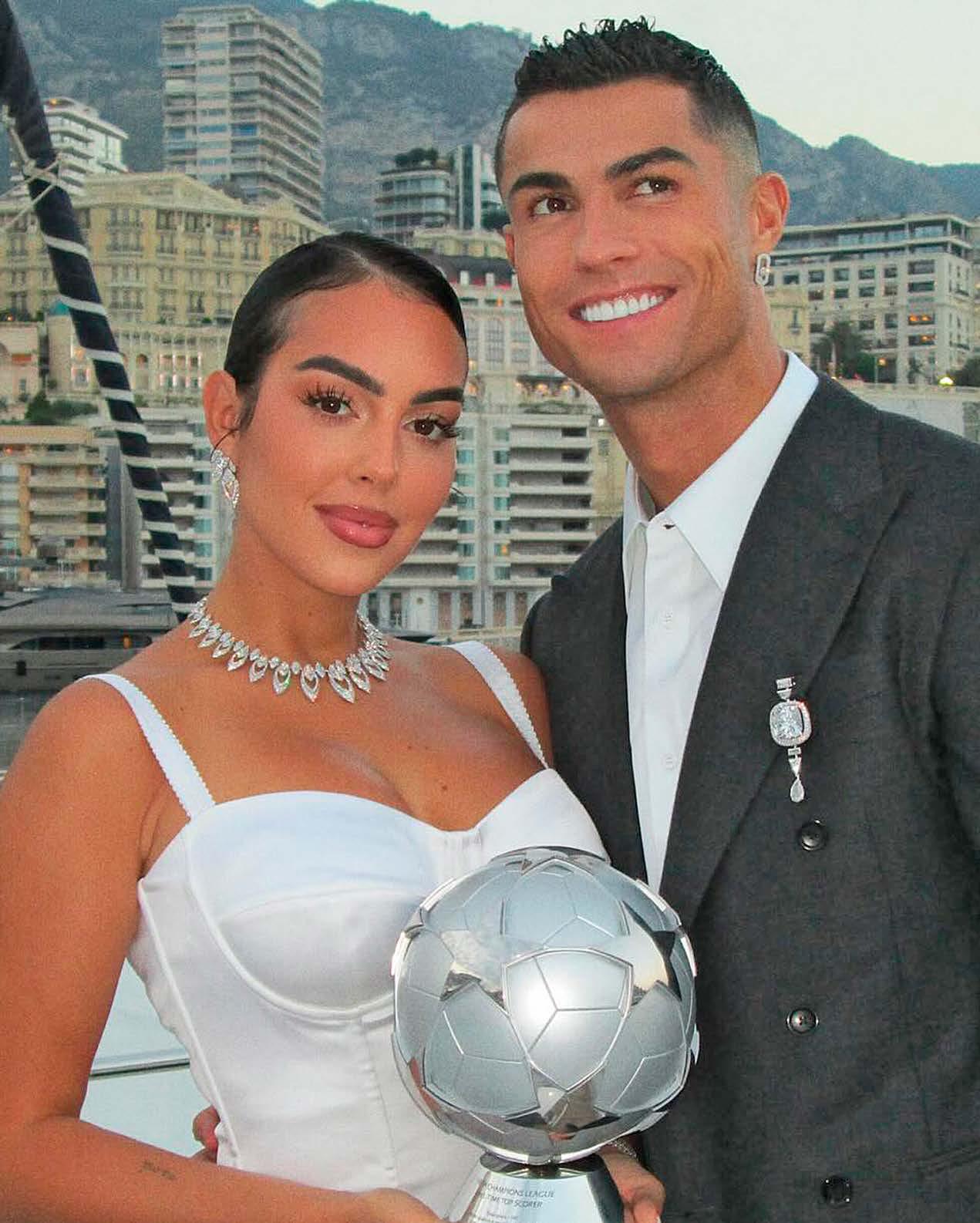 CRISTIANO RONALDO SET TO WED