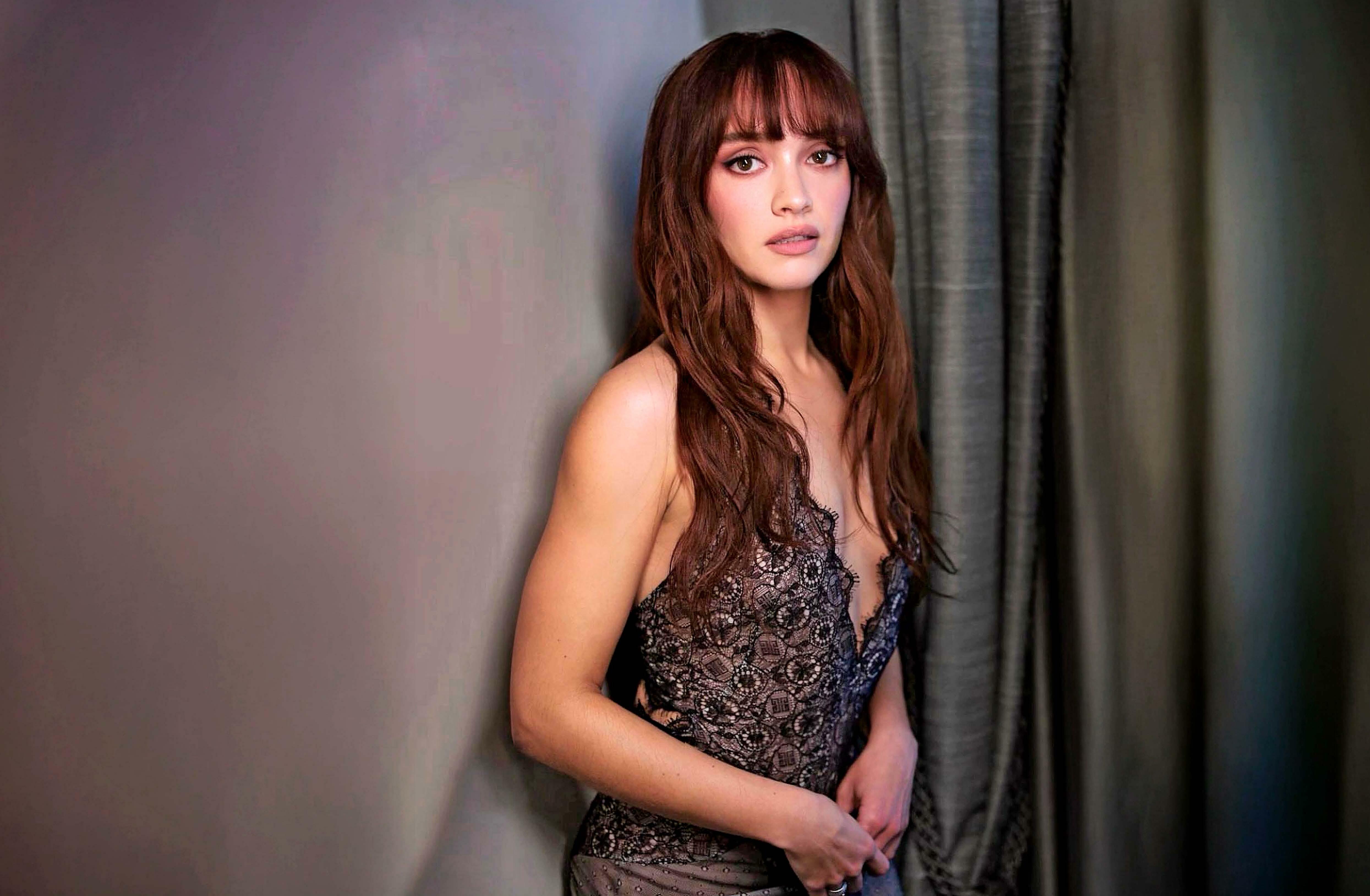 OLIVIA COOKE Keeping