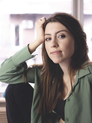 ÇOK YONLU GENÇ SANATÇI DEFNE PARMAN "Yaratıcılığı tek bir alanla sınırlamak doğru değil”