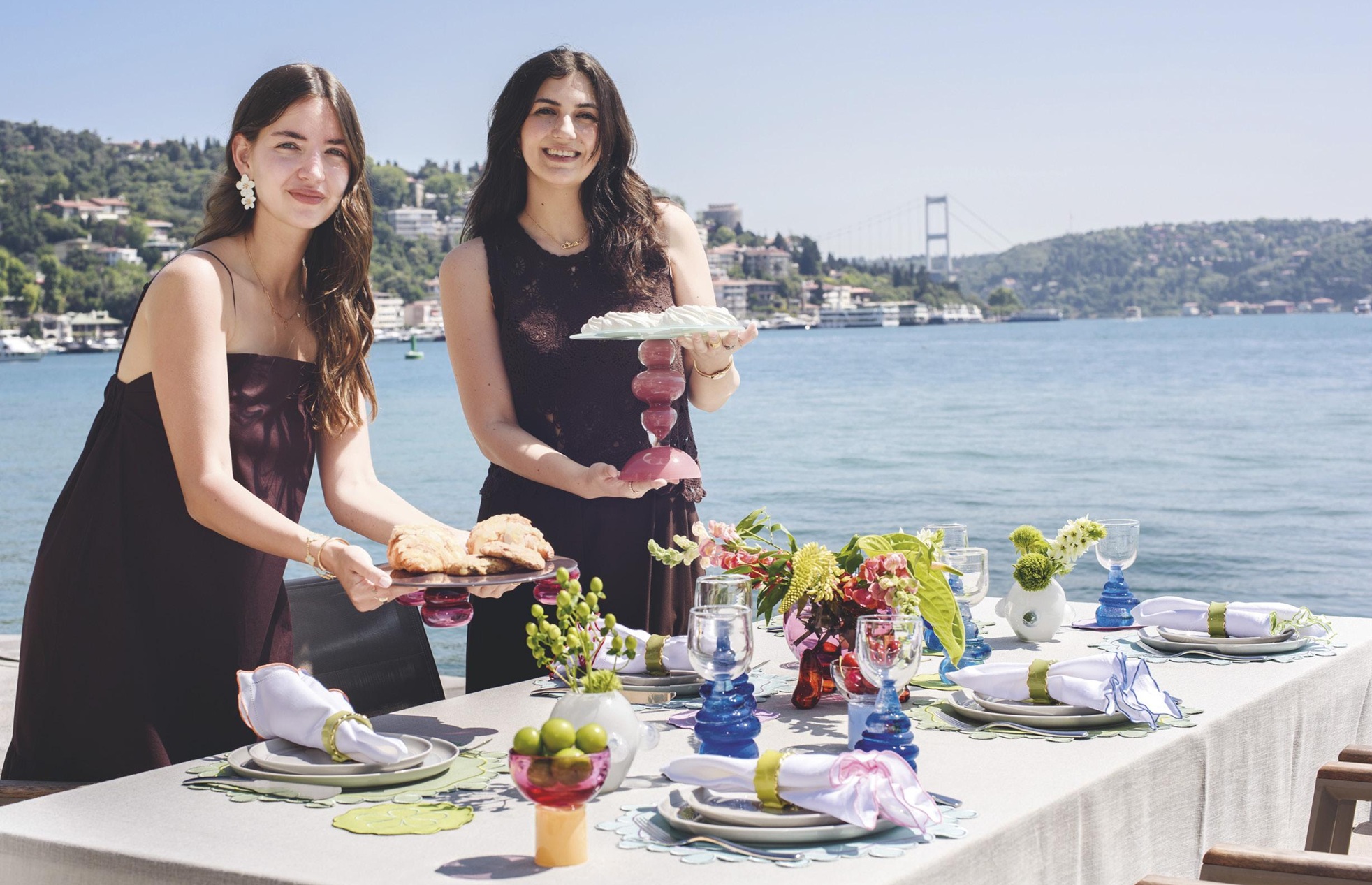 İLHAM VE ENERJİ VEREN DEFNE ARIKOĞLU ve YASMİN KARAMOLLA