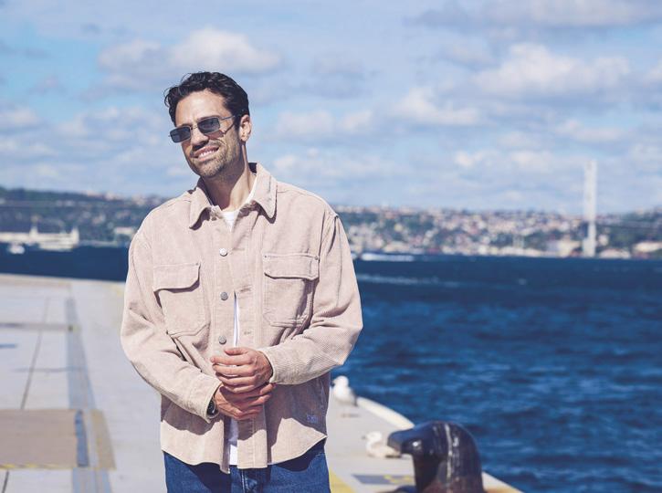 YUNANİSTAN'IN MEGA STARI KONSTANTINOS ARGIROS "MÜZİK, MANTIĞIN VE POLİTİKANIN ULAŞAMADIĞI YERLERE ULAŞIR"