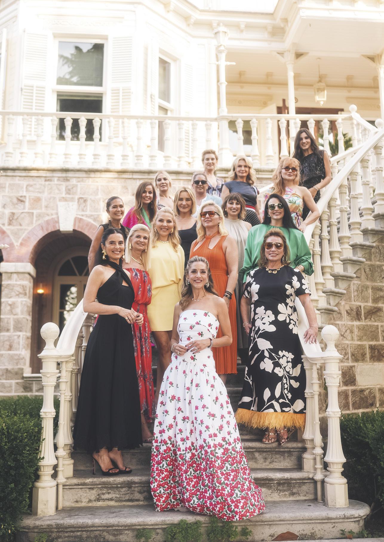 MELİS AĞAZAT YENİ YAŞINI BÜYÜKADA'DA KUTLADI ZARAFET, STİL VE DOSTLUKLA TACLANAN BİR YAZ GECESİ.