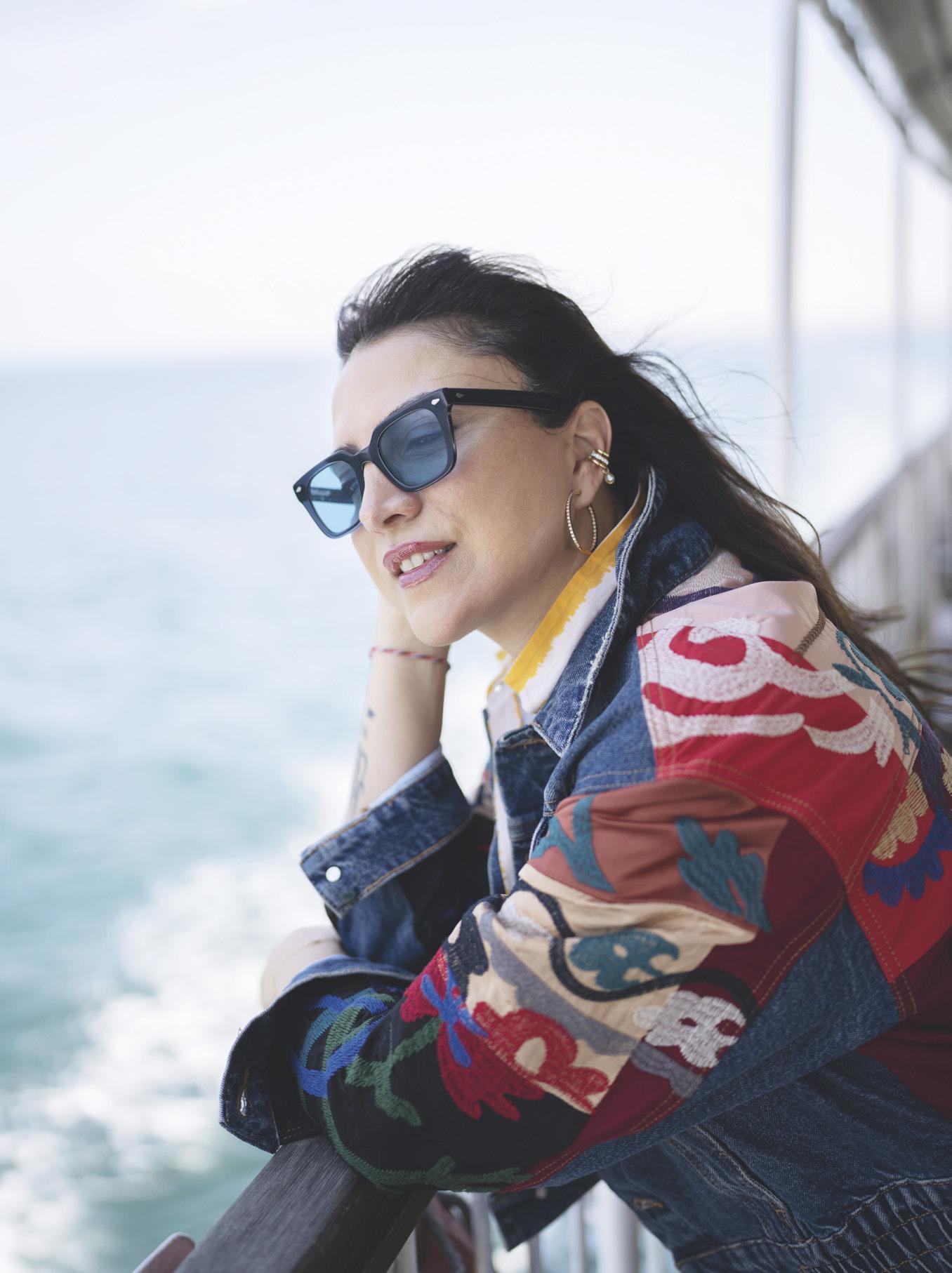 DUYGUSAL, ZARİF VE ÖZENLİ ROSELLA KARABACAK "BU KİTAP, ANNEME YAZDIĞIM GECİKMİŞ BİR TEŞEKKÜR MEKTUBU"