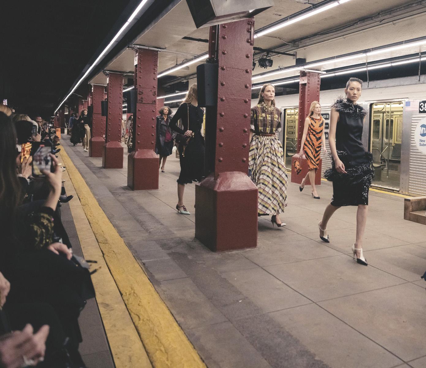 YENİ BİR DÖNEMİN AYAK SESLERİ: MATTHIEU BLAZY'NİN İLK CHANEL MÉTIERS D'ART DEFİLESİ NEW YORK'UN YERALTINDA YENİLENEN MİRAS